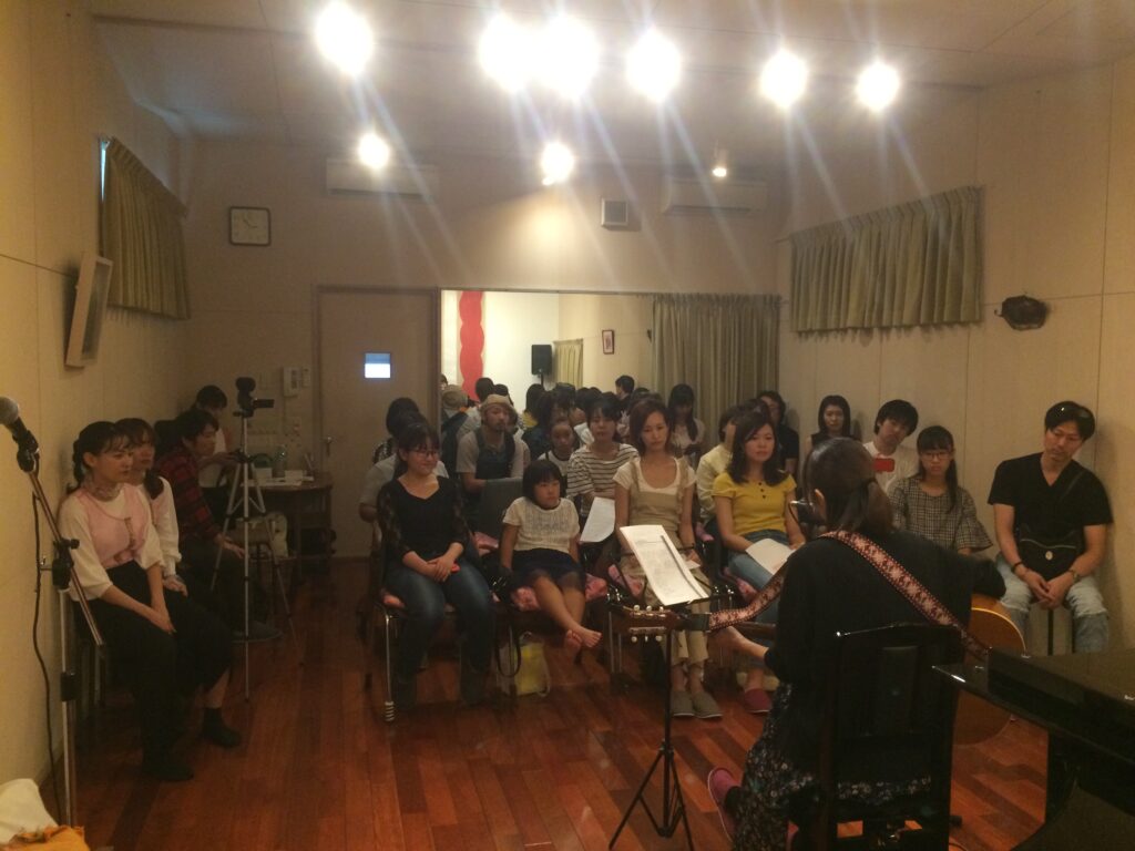 KATSUYAギタースクールの初心者の生徒さんのイベント風景