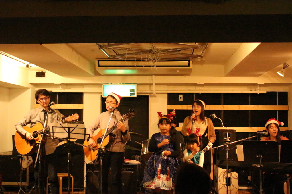 KATSUYAギタースクールの初心者の生徒さんのイベント風景